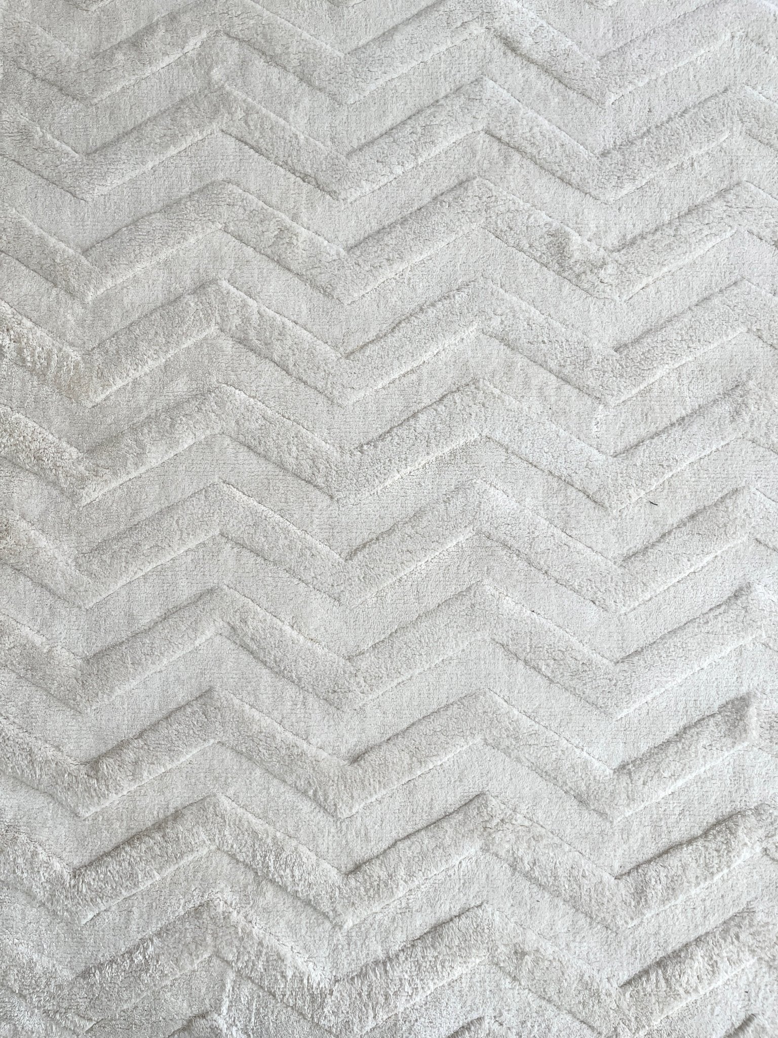 CHEVRON | 6 x 8 Ft - area rug - KAYMANTA | Luxury Rug Makers