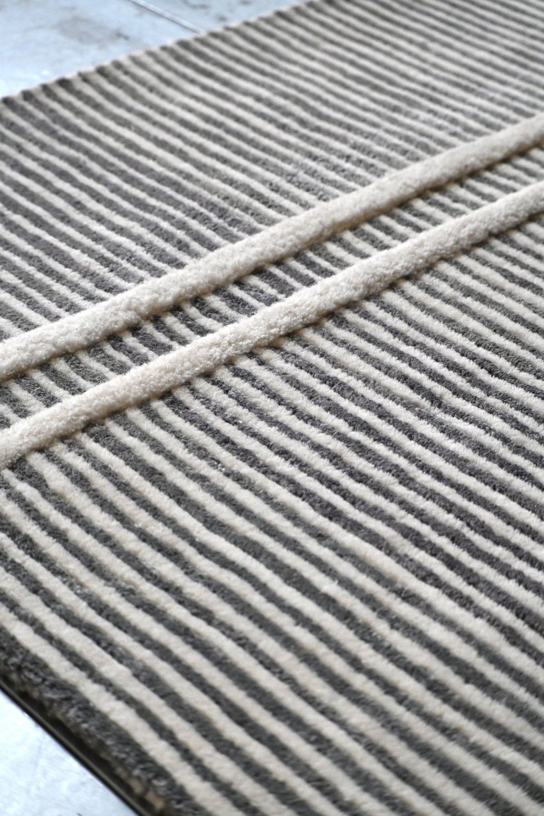 SAXUM - area rug - KAYMANTA | Luxury Rug Makers